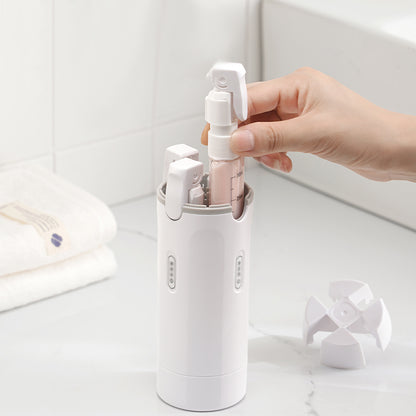 Rellenando uno de los frascos de 30 ml sobre la mesada del baño